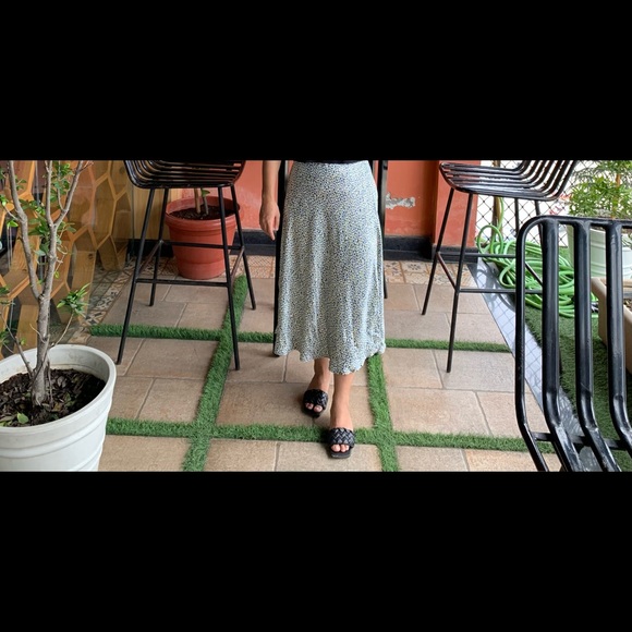 H&M satin skirt - Picture 2 of 5